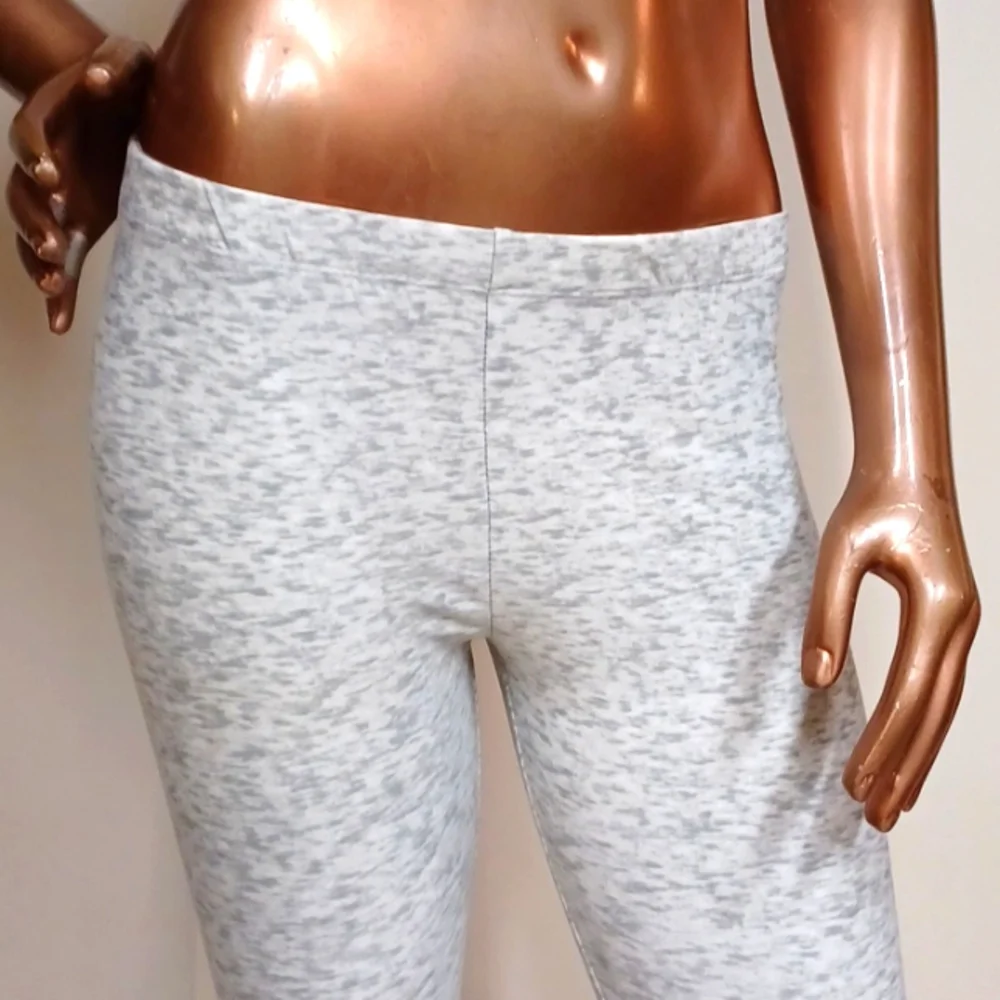 NWT NO Boundaries Gray Crop Leggings - Picture 2 of 4